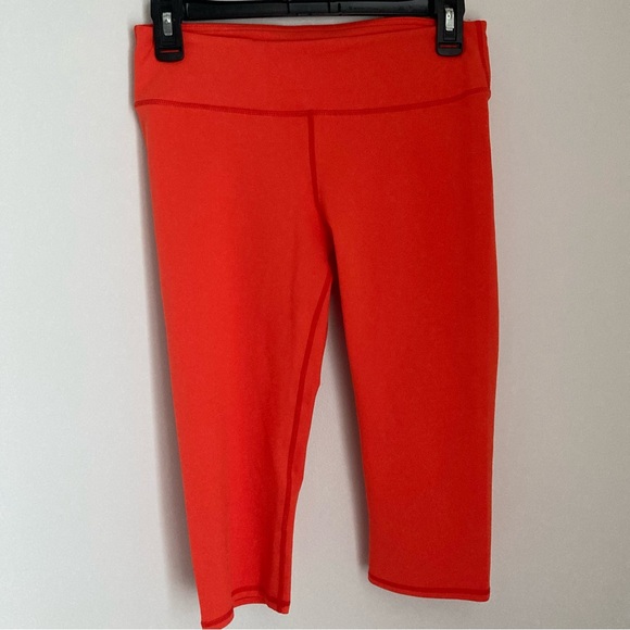 Fabletics Pants - Fabletics Capri Leggings sz Small Orange